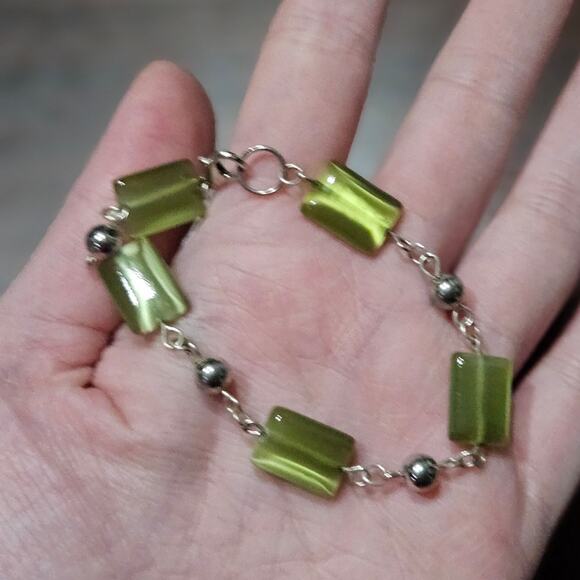 Lovely Green Glass Bead Silver-Tone Mixed Metal Retro Bracelet from Estate Sale - Picture 6 of 7